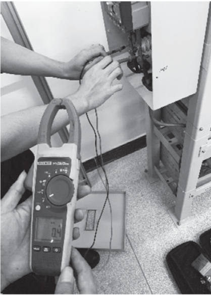 Clamp meter approximately 0.4V Zangenmessgerät ca. 0,4 V