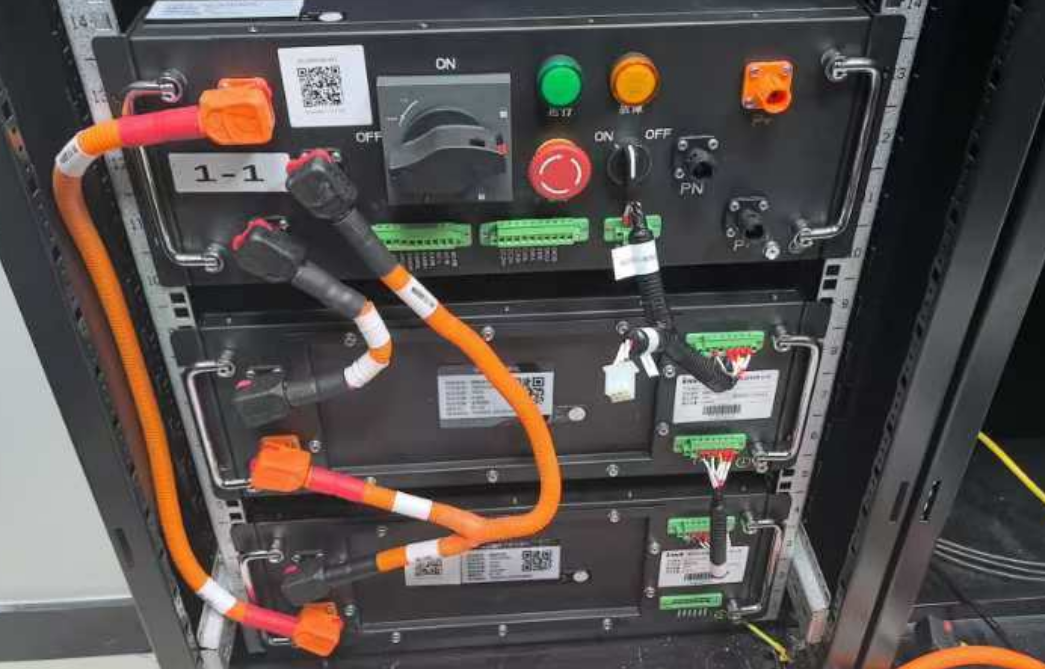 192-V-384-V-USV-Power-Backup-Lithium-Ionen-Batterie-Cluster-Anwendung4