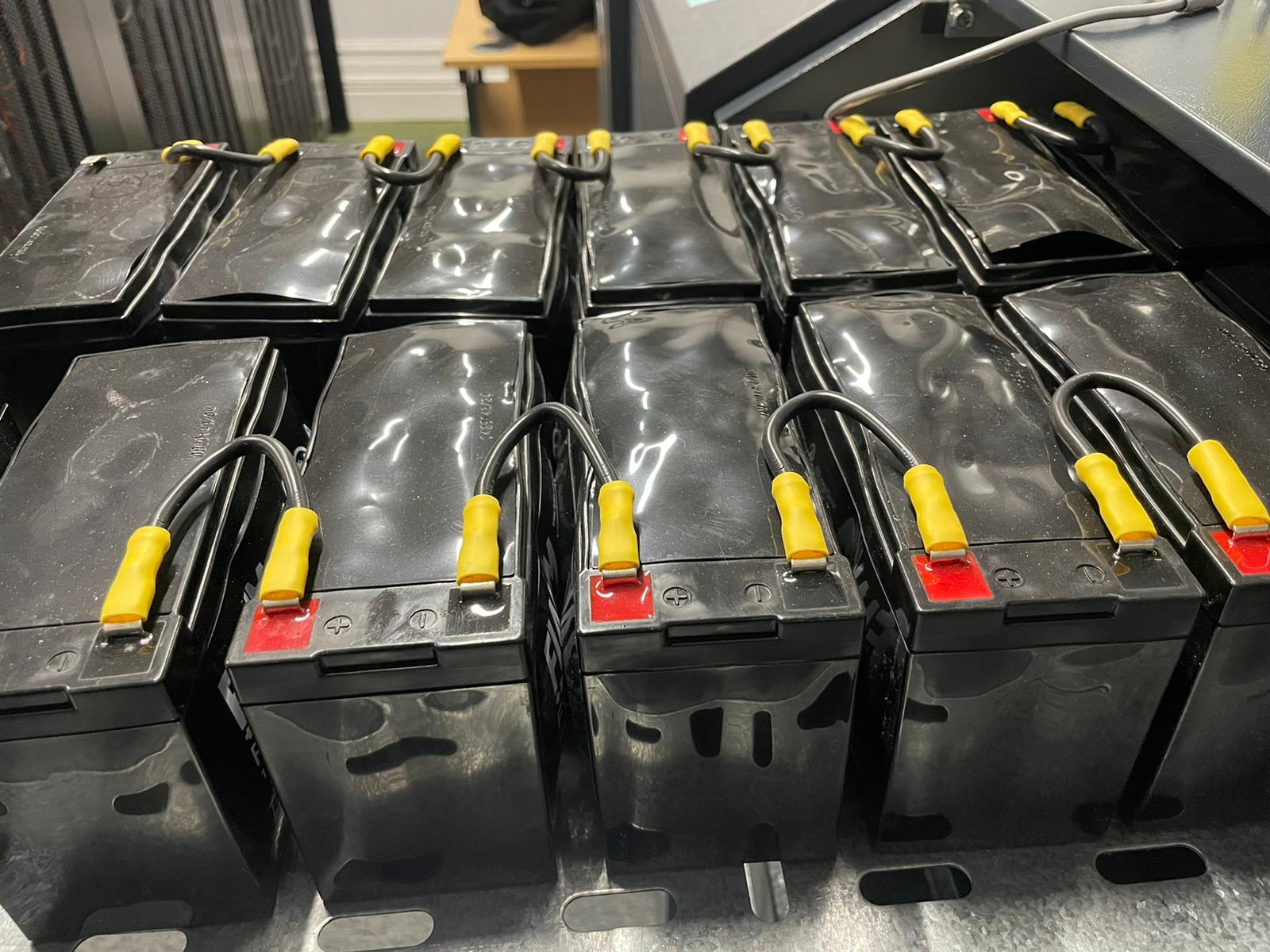 Was führt dazu, dass USV-Batterien anschwellen?