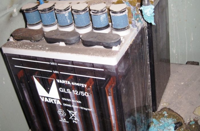 A-Seivere-Case-of-Vented-Lead-Sacid-Battery-Corrosion-Lead-Halbzeit-By-CC-3.0-Share-Alike-702x459